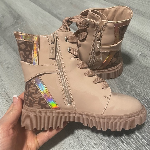 New DKNY Tan Boots with Chunky Platform Sole, Size 12 - Picture 6 of 8